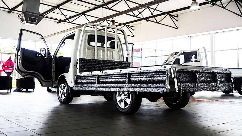 JAC X200 single cab loading