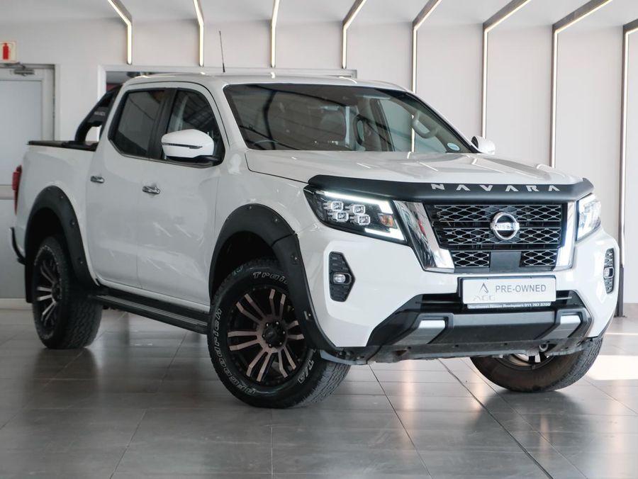 2022 Nissan Navara White