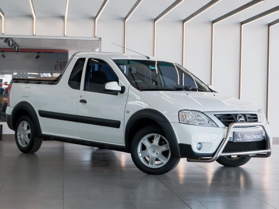 2022 Nissan Np200 White
